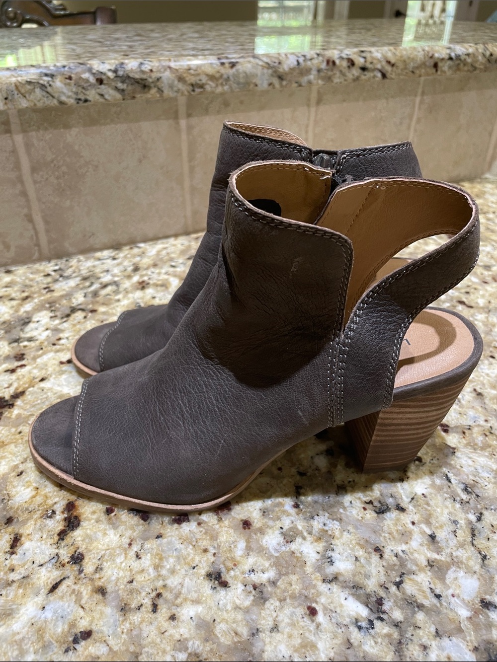 Lucky Brand Brown Leather open toe Heeled Sandals Size 7.5 - Picture 4 of 8